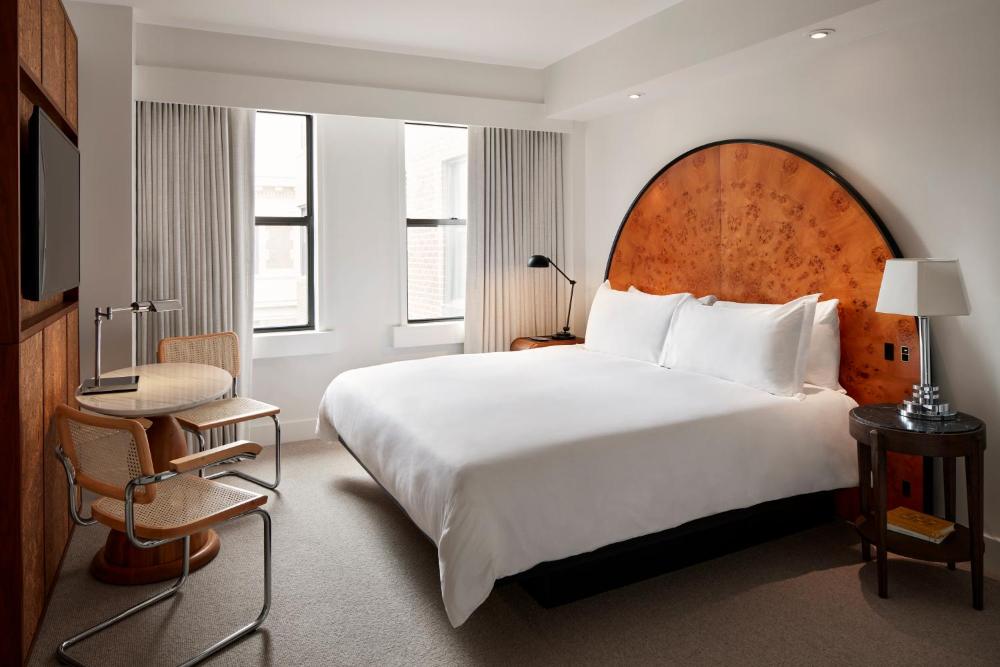 Deluxe King 1 Bed interior